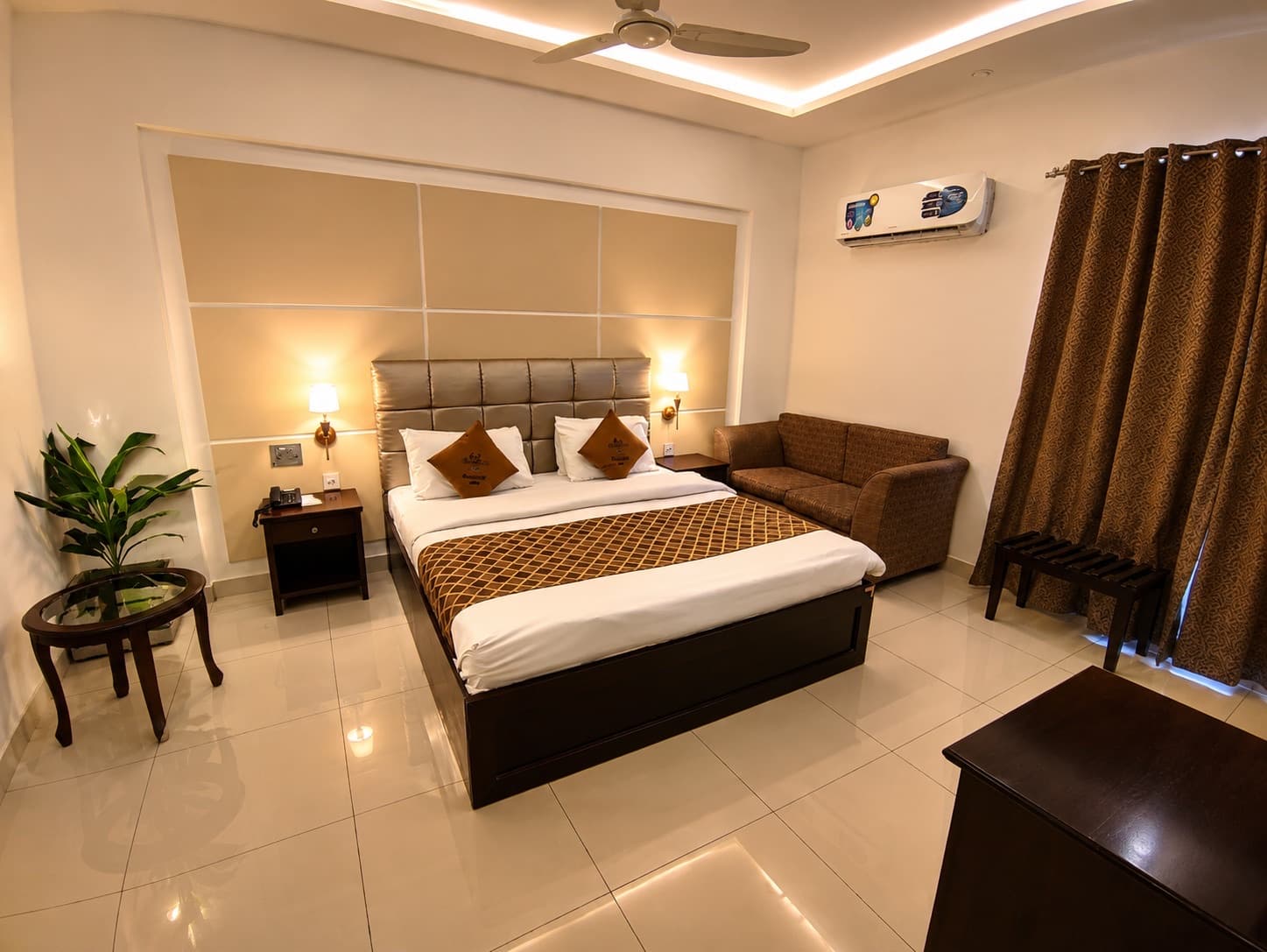 Royal Mark Hotel — a Superior Master Bed room